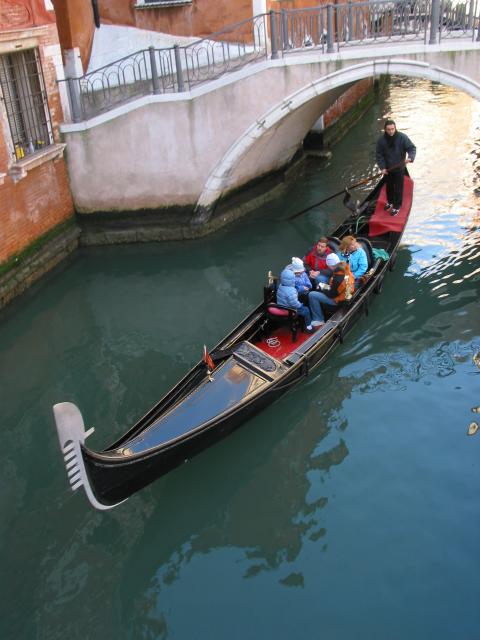 Gondola, passengers, bridge