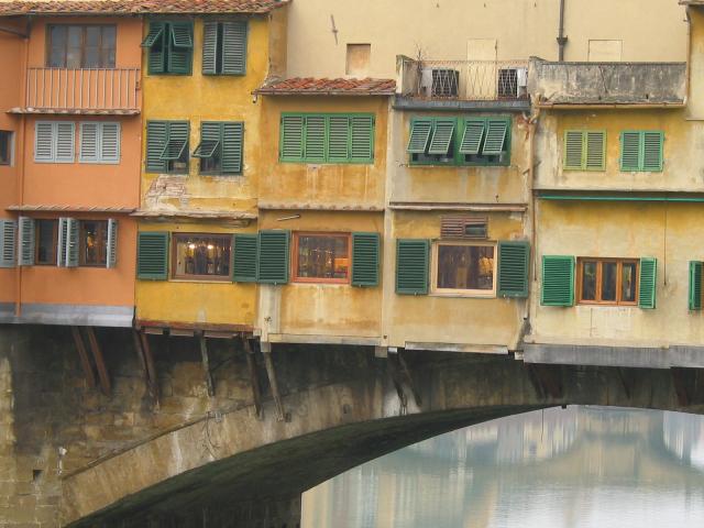 Windows and roofs along the bottom of Ponte Vecchio, Firenze