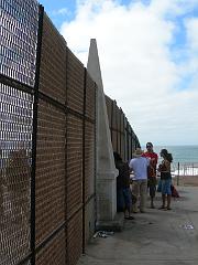 Group on US side of border fence